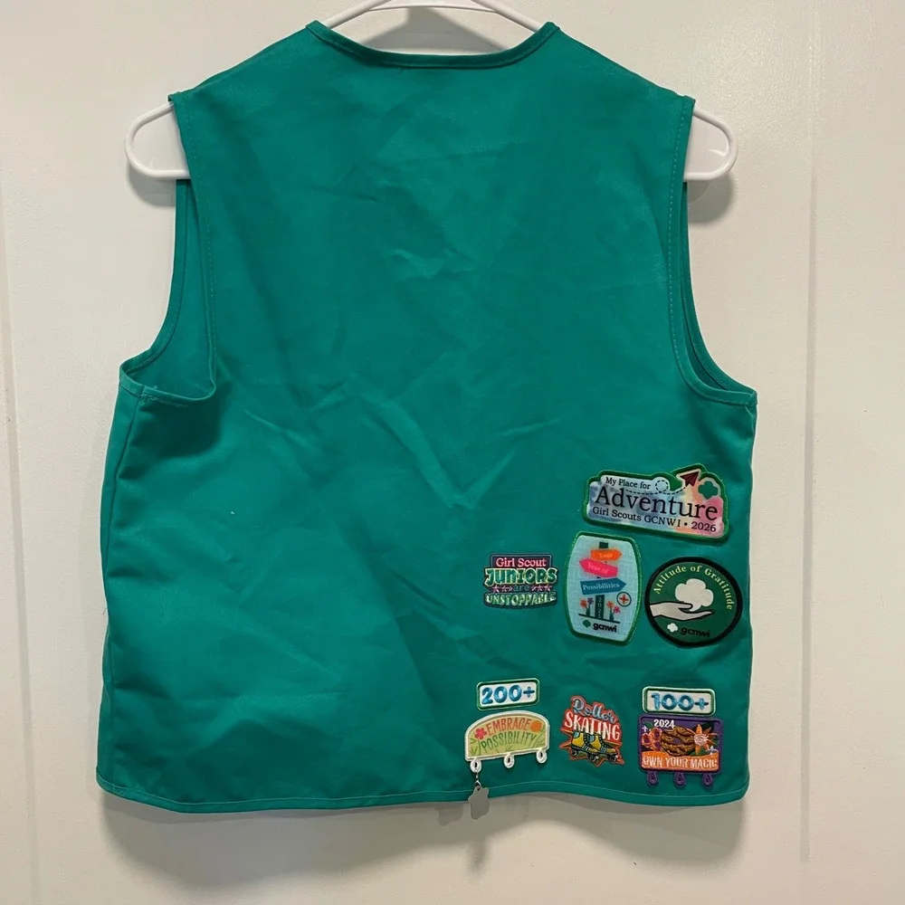 Girl Scouts Junior Vest Girls Large 14-16 Green Uniform Patches Pins 52203 USA
